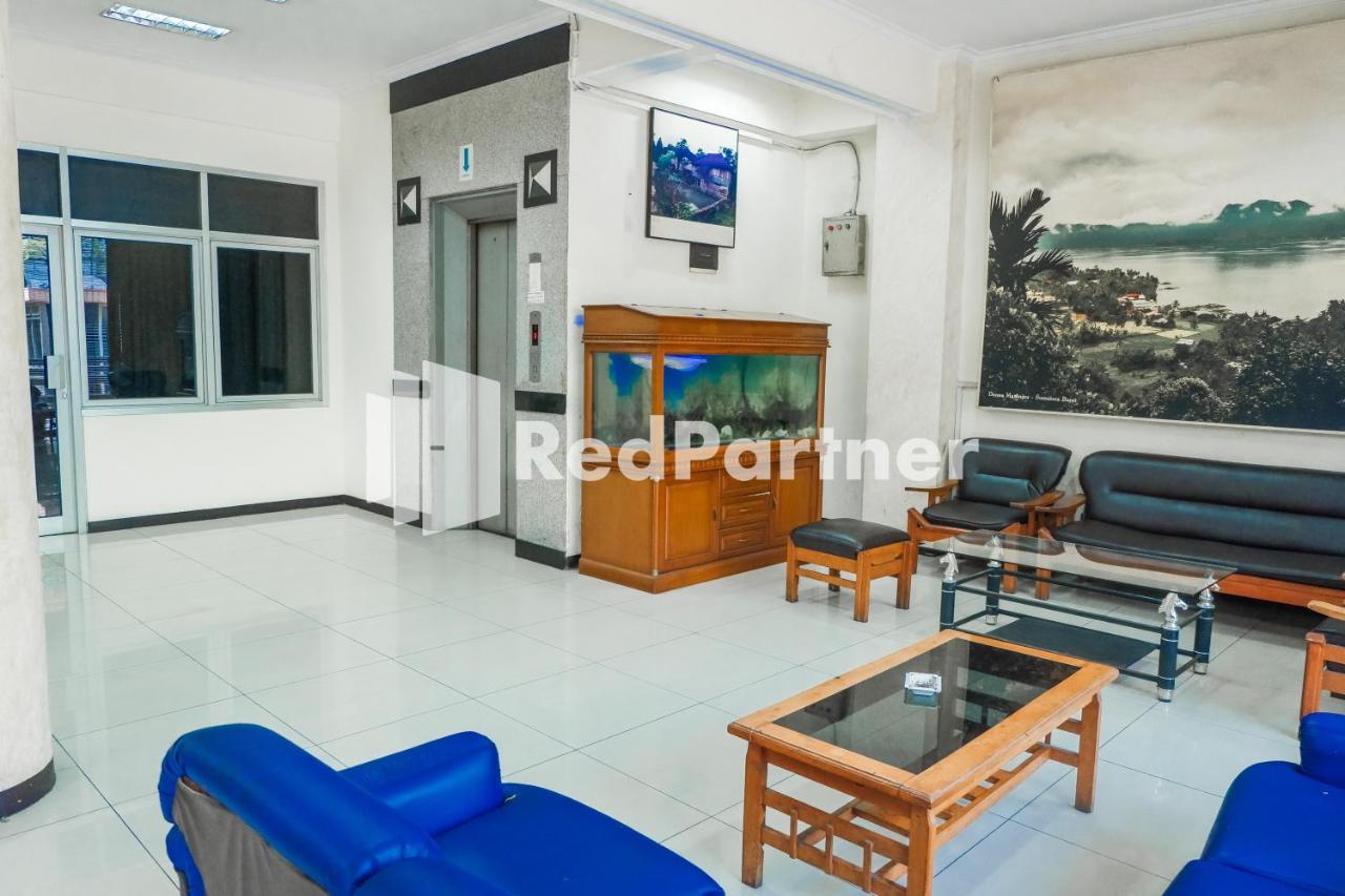Grand Kembar Hotel Mitra Reddoorz บันดุง ภายนอก รูปภาพ